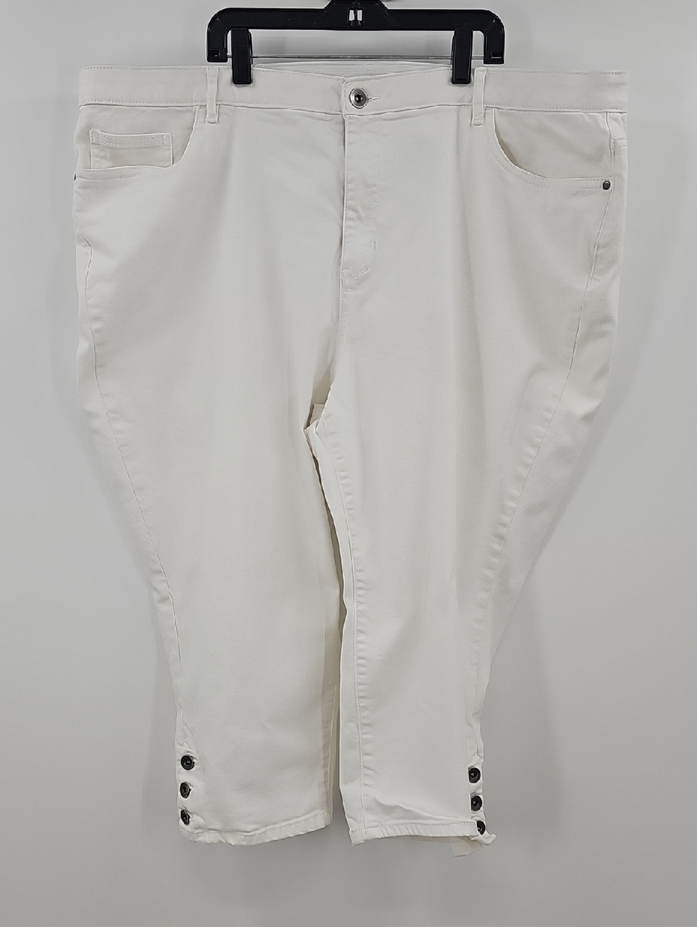 Catherines Capri White Pants with Hem Button Detail Size 26W